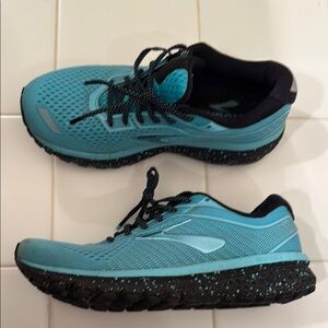 Brooks Women's Blue & Black GHOST 12 Running Shoes - size 6